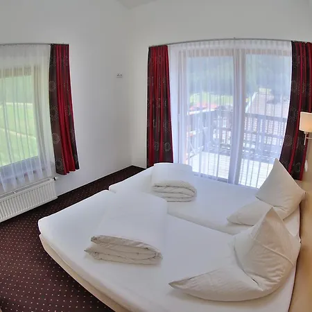 卢纳里斯公寓酒店 *