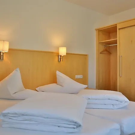 卢纳里斯公寓酒店 *