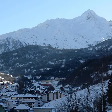 卢纳里斯公寓酒店